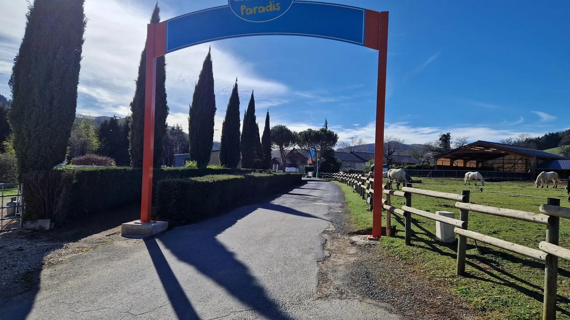 Camping Paradis Marmotel Saint-Geniez-d'Olt Holiday park